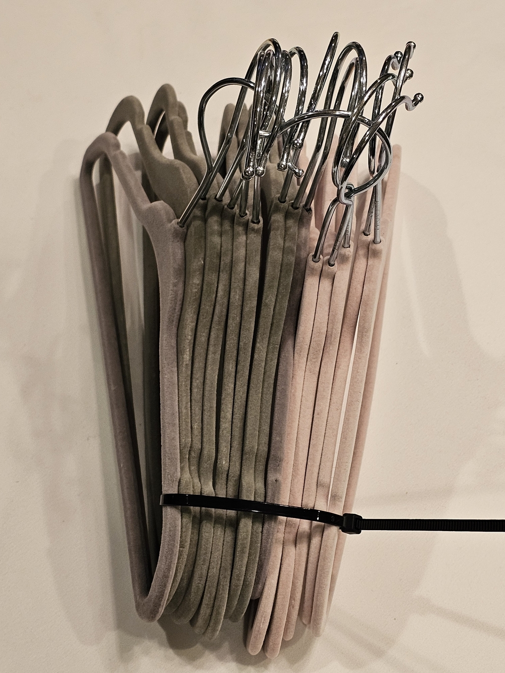 Velvet Slim Non-Slip Kids Hangers 14 Pack